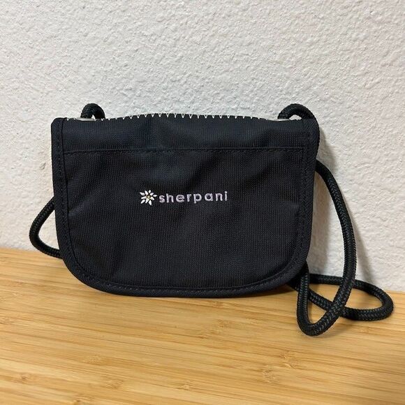 Sherpani Zoe Crossbody Bag Black Nylon Travel Wallet RFID Credit Cards Zipper - Picture 2 of 4